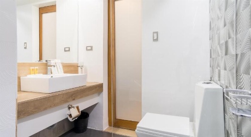 Heroes Hotel image 17