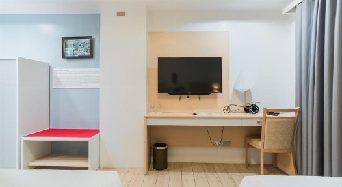 Heroes Hotel image 8